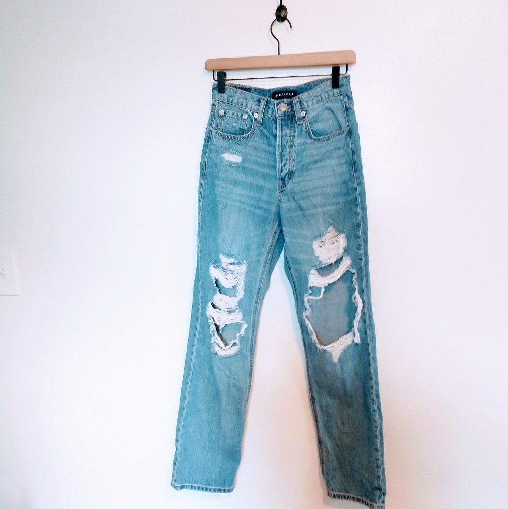 Aeropostale 90's baggy oversized jeans with distressing details. Size 4 with but